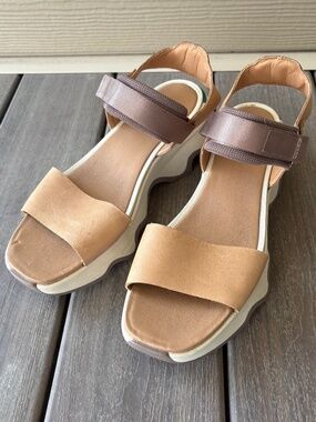 Women's SOREL Kinetic™ Impact Y-Strap Wedge Sandals